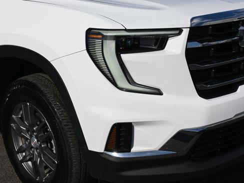 Used 2025 GMC Acadia Elevation image 12