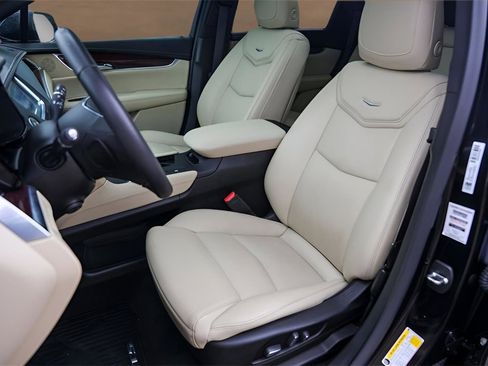 Used 2018 Cadillac XT5 Luxury w/ Driver Awareness Package image 7