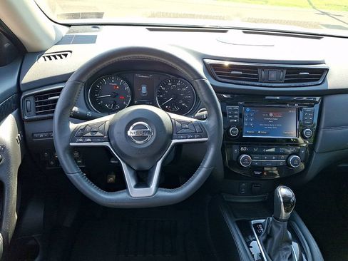 Used 2017 Nissan Rogue SL w/ SL Premium Package AWD/4WD image 2