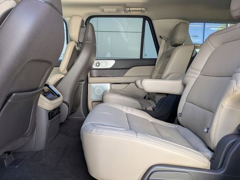 Certified 2024 Lincoln Navigator Reserve AWD/4WD image 17