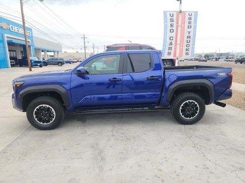 Used 2025 Toyota Tacoma TRD Off-Road image 7