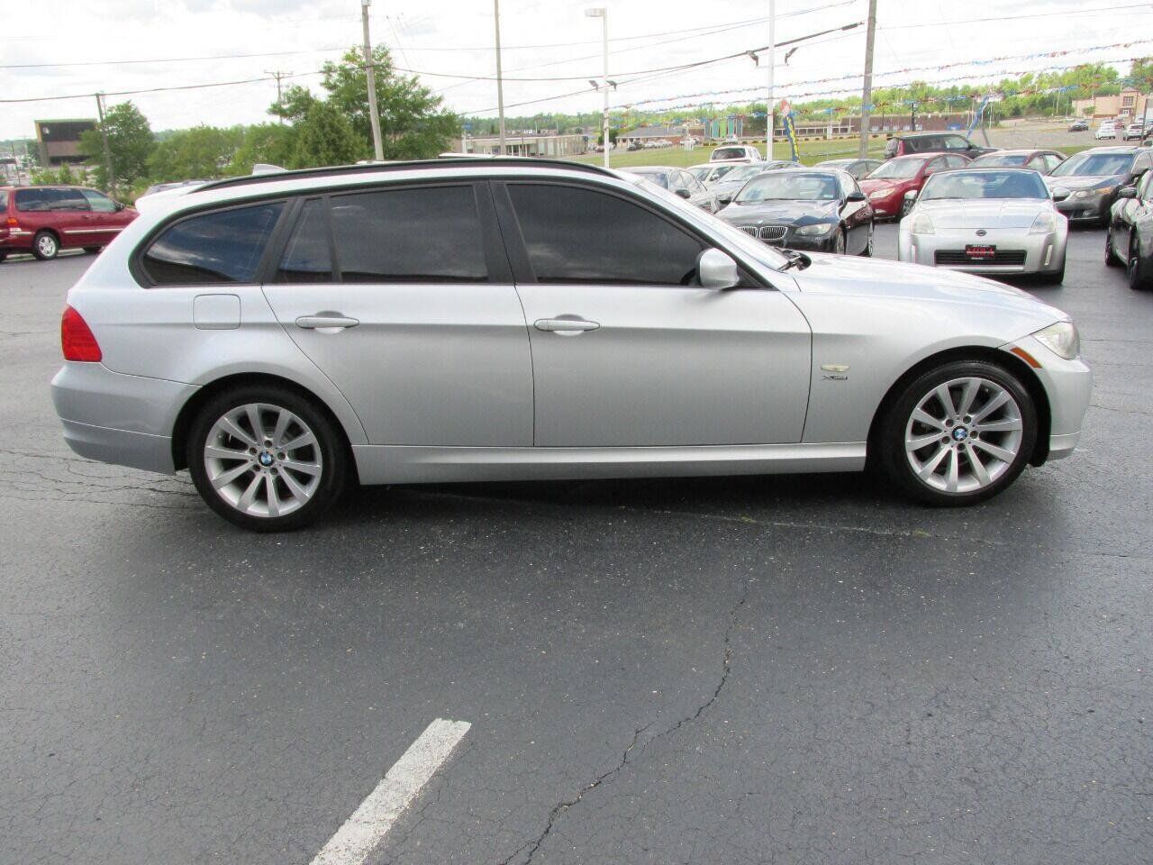 Used 2011 BMW 328i xDrive Wagon AWD/4WD image 4