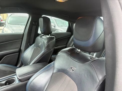 Used 2015 Chrysler 200 S w/ Navigation & Sound Group I FWD image 15
