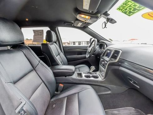 Used 2019 Jeep Grand Cherokee Laredo AWD/4WD image 19