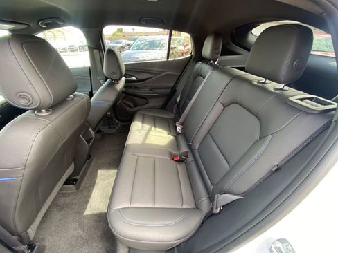 Used 2025 Buick Envista Sport Touring image 37