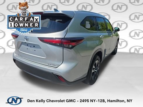 Used 2024 Toyota Highlander XLE AWD/4WD image 2