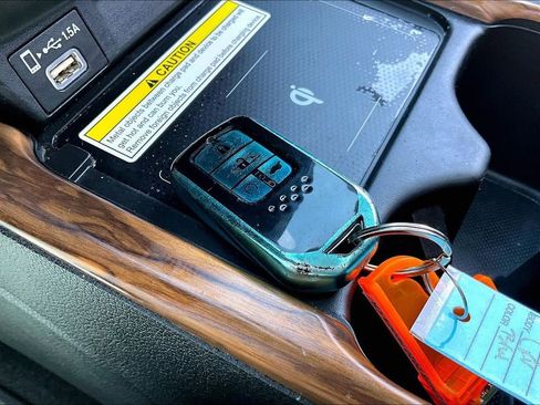 Used 2020 Honda CR-V Touring image 11