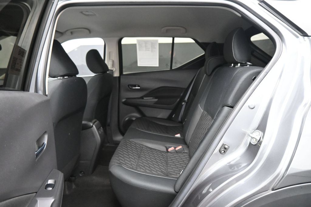 Used 2023 Nissan Kicks SV FWD image 13