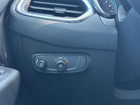 Used 2020 Chevrolet Equinox LT image 34