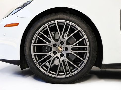 Used 2022 Porsche Panamera image 13