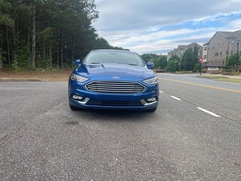 Used 2017 Ford Fusion SE w/ Fusion SE Technology Package FWD image 2