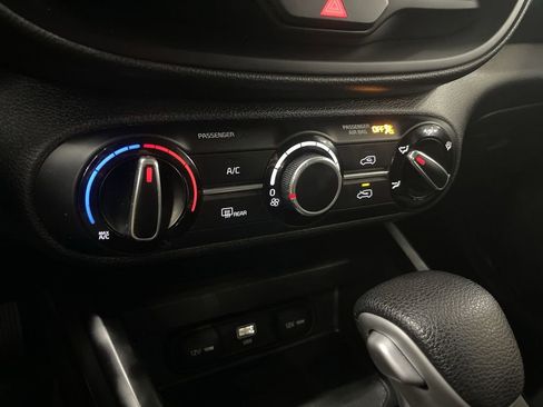 Used 2023 Kia Soul LX w/ LX Technology Package image 18