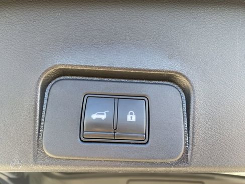 Used 2022 Nissan Rogue SL w/ SL Premium Package image 17