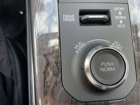 New 2025 Toyota Highlander Platinum image 44