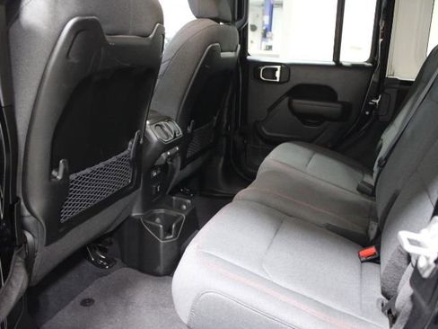 Used 2025 Jeep Wrangler Unlimited Rubicon image 21