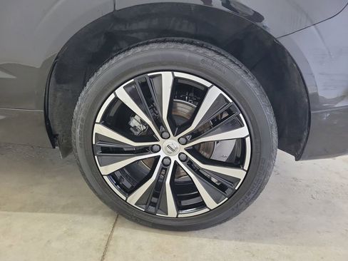 Used 2023 Volvo XC60 B5 Plus image 12