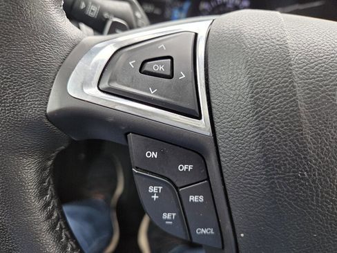 Used 2018 Ford Fusion SE w/ Fusion SE Technology Package FWD image 16