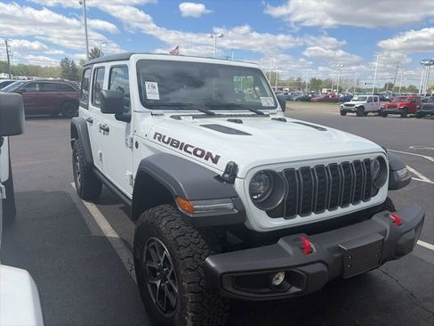 Used 2025 Jeep Wrangler Unlimited Rubicon image 2
