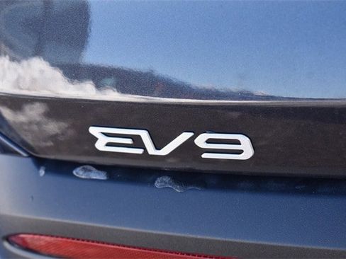 New 2026 Kia EV9 Light image 17