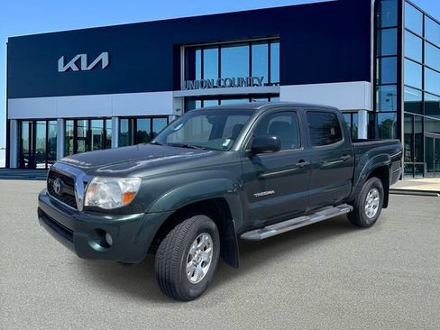 Used 2011 Toyota Tacoma PreRunner w/ SR5 Pkg #2 RWD image 3