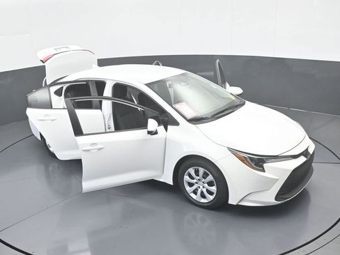 Used 2023 Toyota Corolla LE FWD image 62
