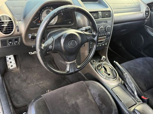 Used 2001 Lexus IS 300 image 4