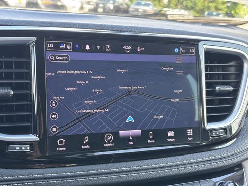 Used 2022 Chrysler Pacifica Limited image 4