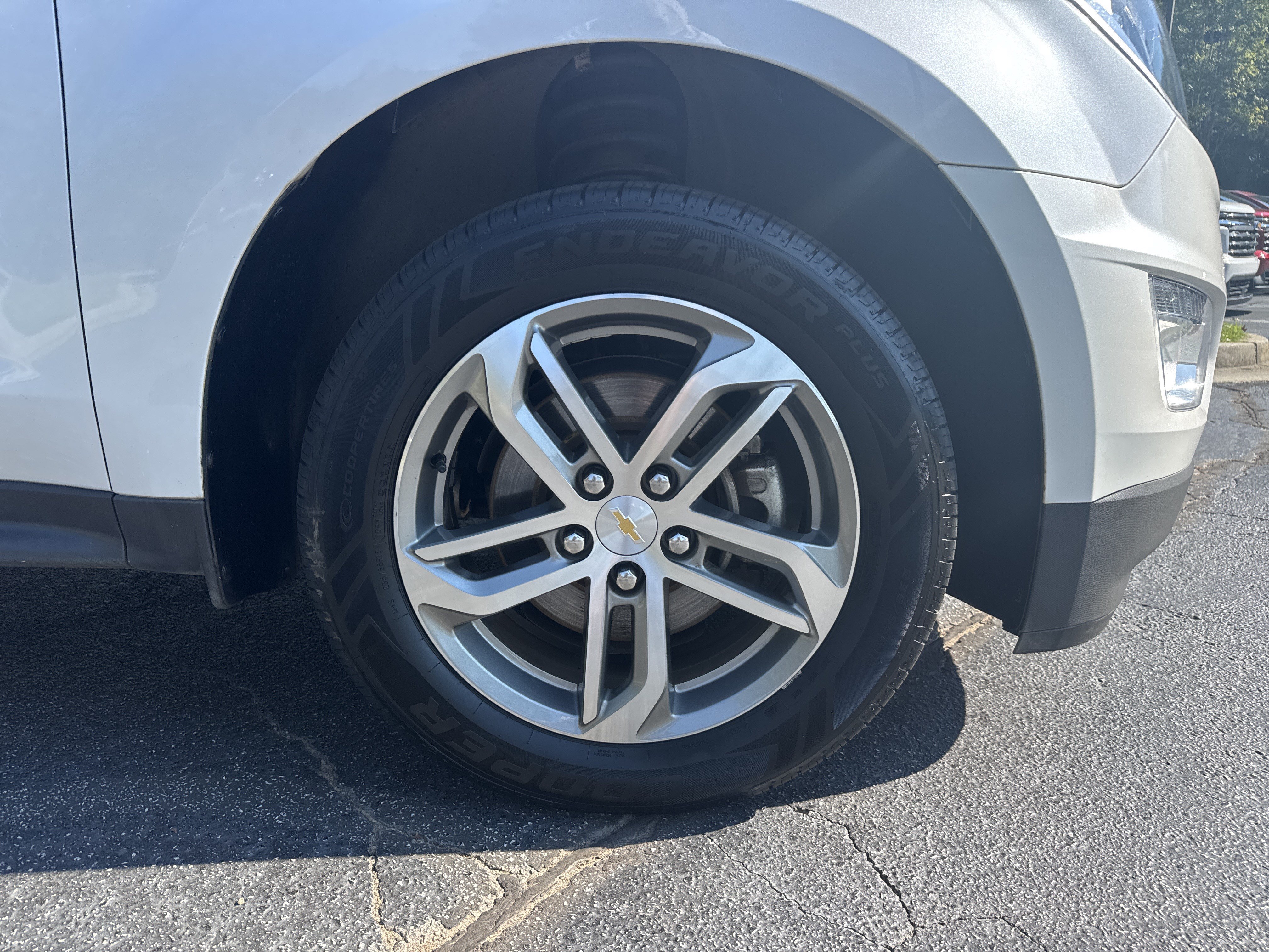 Used 2017 Chevrolet Equinox Premier w/ Enhanced Convenience Package FWD image 12
