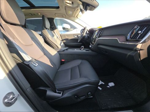 Used 2024 Volvo XC60 T8 Plus w/ Protection Package Premier AWD/4WD image 17
