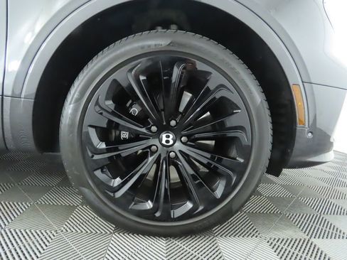 Used 2023 Bentley Bentayga Extended Wheelbase image 34