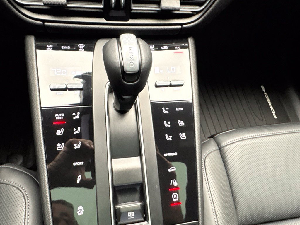 Certified 2023 Porsche Macan S AWD/4WD image 34