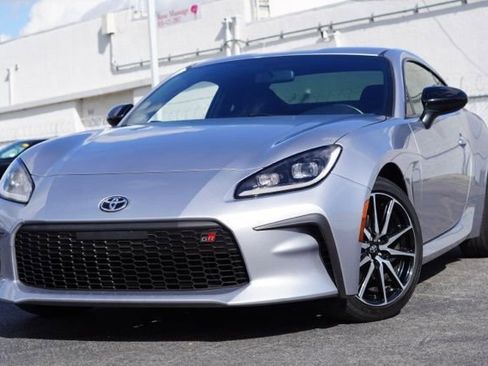 Used 2022 Toyota GR86 image 3