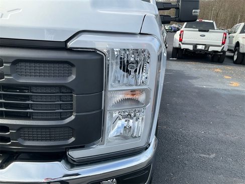 New 2026 Ford F250 XL w/ XL Chrome Package image 9