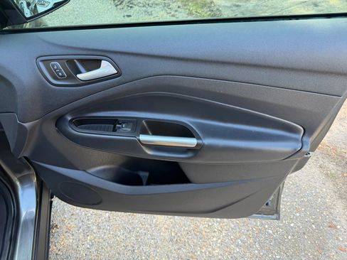 Used 2017 Ford Escape SE image 9