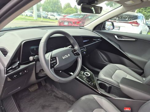 Used 2024 Kia Niro Wind w/ Wind Preserve Package FWD image 17