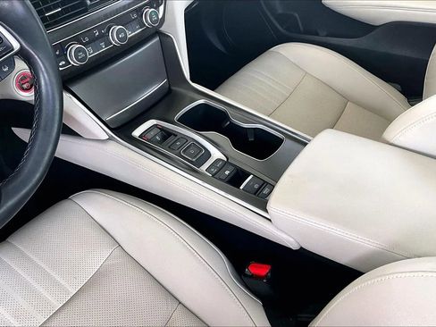 Used 2019 Honda Accord Touring image 15