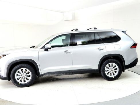 New 2026 Toyota Grand Highlander XLE image 3