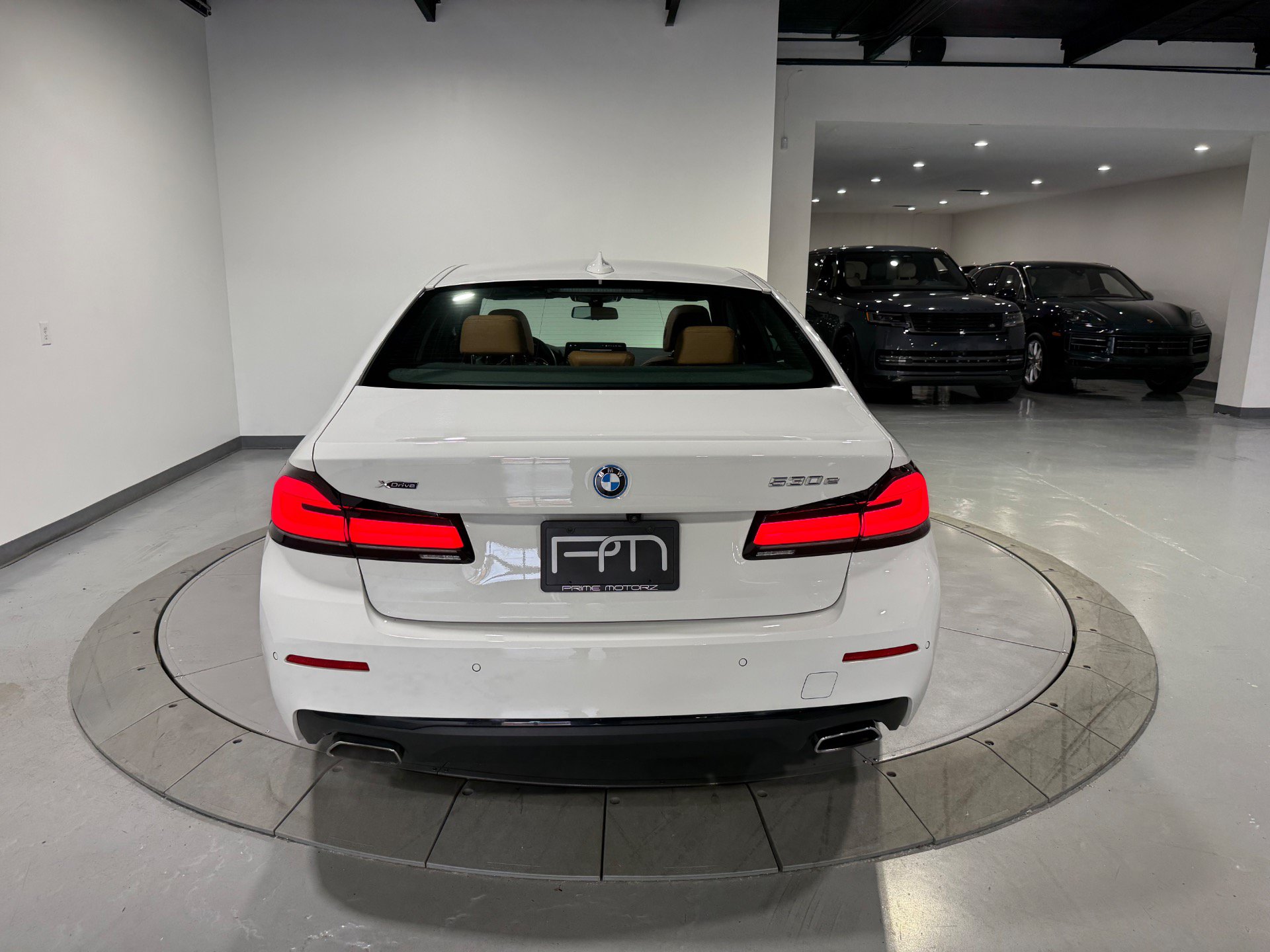 Used 2023 BMW 530e xDrive w/ Convenience Package AWD/4WD image 16