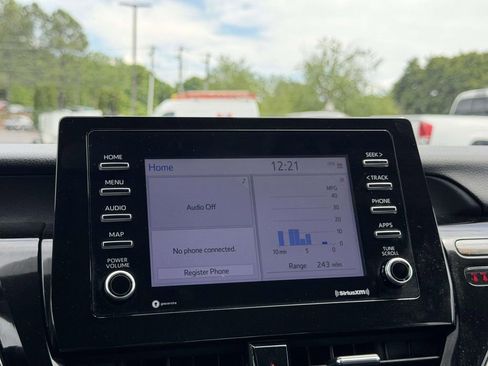 Used 2024 Toyota Camry SE FWD image 3