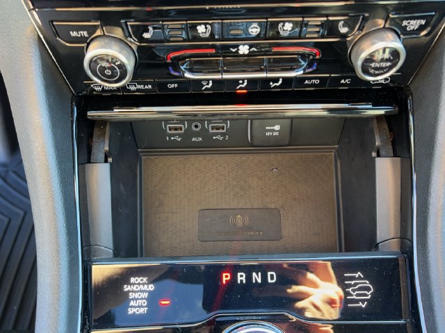 Used 2023 Jeep Grand Cherokee Overland w/ Luxury Tech Group IV AWD/4WD image 5