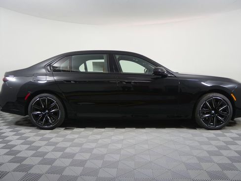 New 2026 BMW 760i xDrive w/ Executive Package image 2
