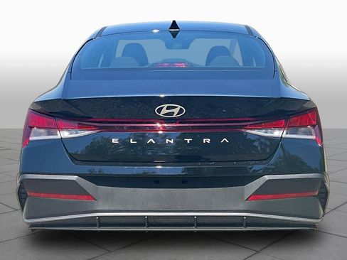 Used 2026 Hyundai Elantra SE FWD image 5