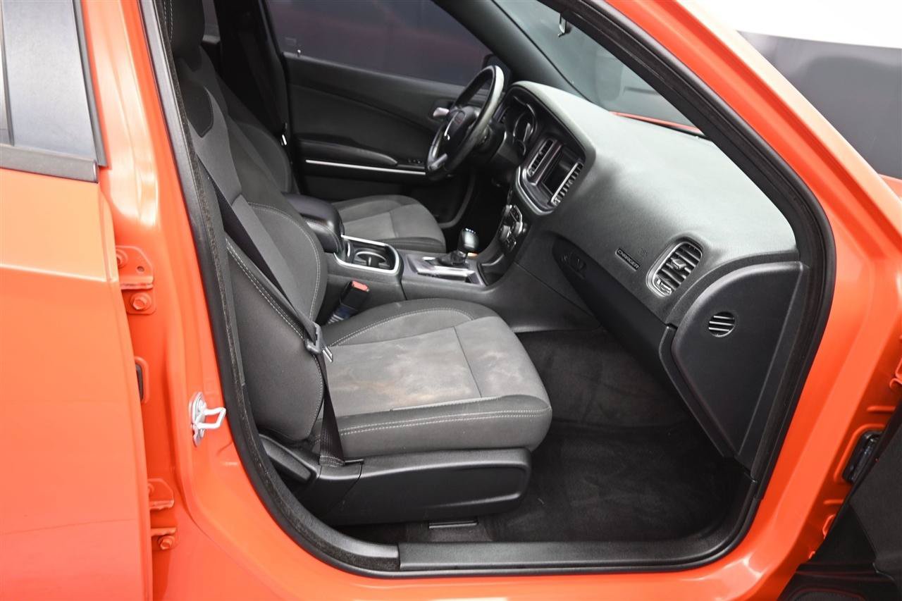 Used 2018 Dodge Charger SXT RWD image 9
