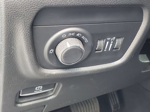 Used 2024 Jeep Grand Cherokee Altitude AWD/4WD image 9