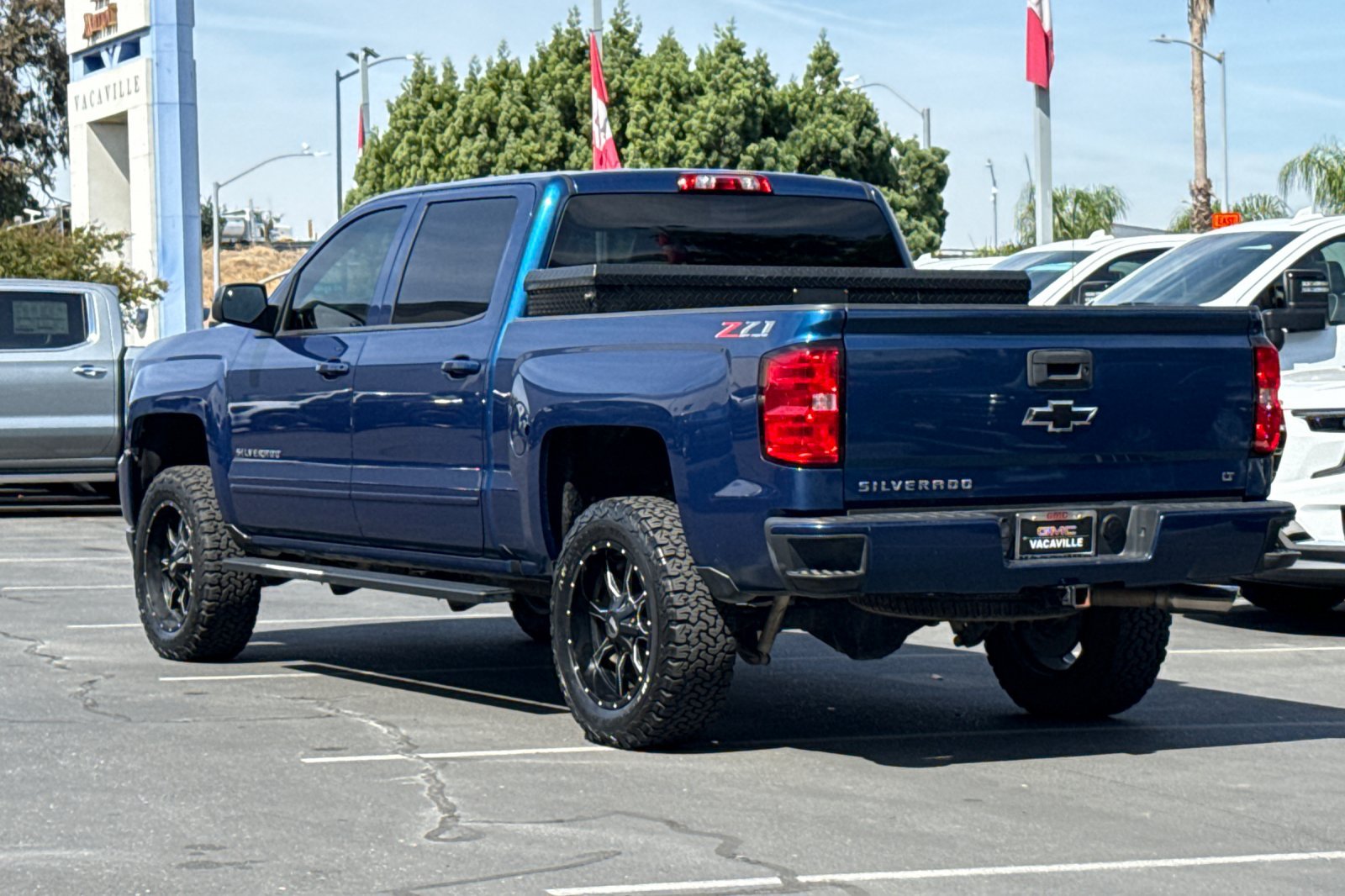 Used 2018 Chevrolet Silverado 1500 LT w/ All Star Edition AWD/4WD image 7