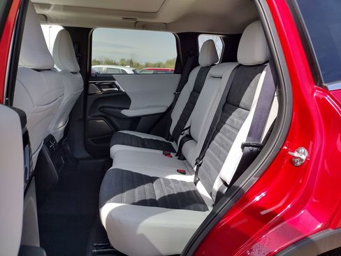 New 2026 Mitsubishi Outlander SE AWD/4WD image 9