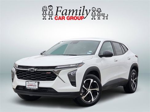 Used 2025 Chevrolet Trax RS w/ Sunroof Package image 1