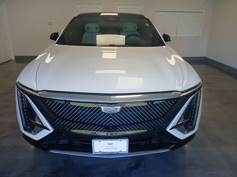 Certified 2024 Cadillac Lyriq Luxury AWD/4WD image 5