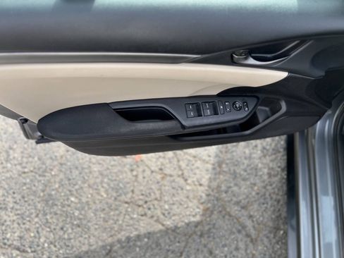 Used 2017 Honda Civic Sport image 19