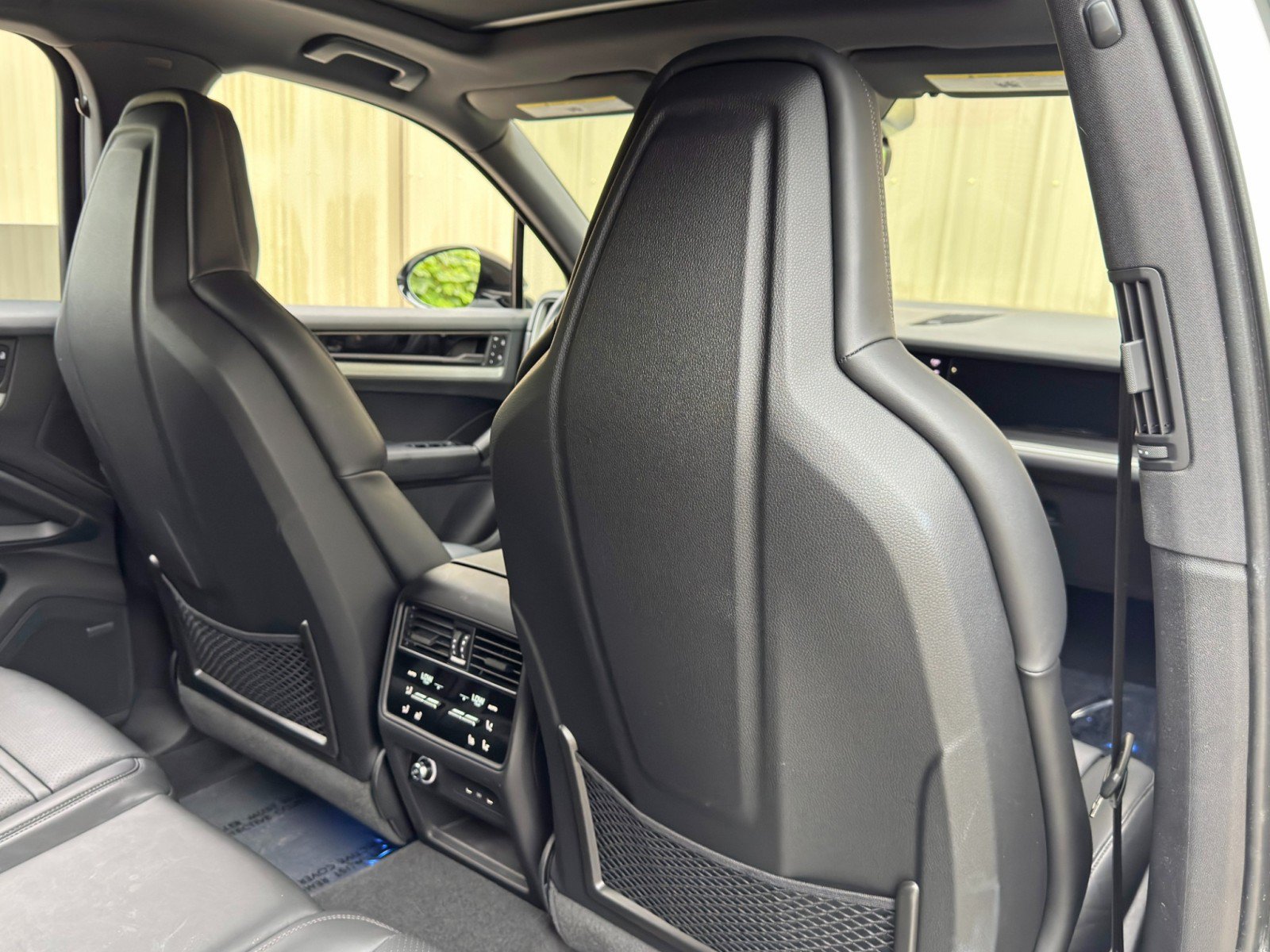 Used 2024 Porsche Cayenne AWD/4WD image 39